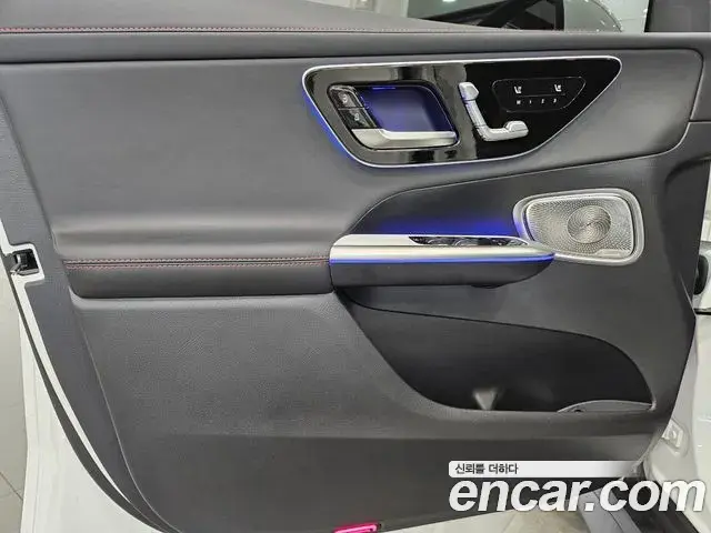 Mercedes-Benz GLC-Class 2026 — Photo 13/16