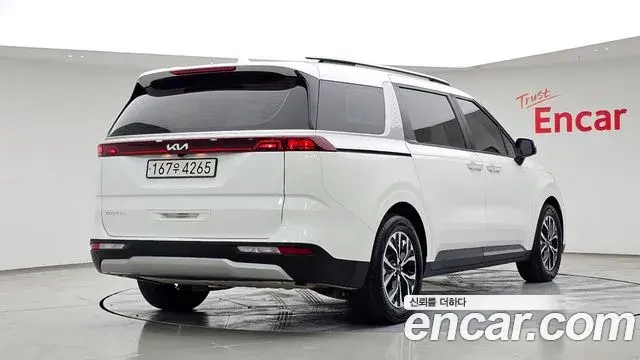 Kia Carnival 2023 — Фото 2/20