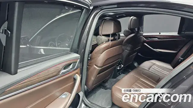 BMW 5 Series 2019 — Фото 17/20