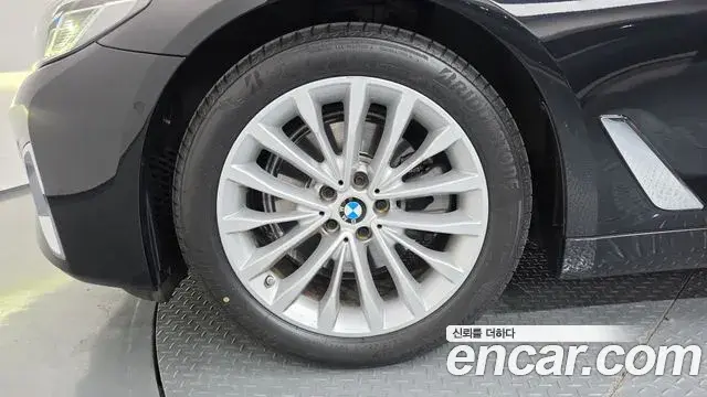 BMW 5 Series 2022 — Photo 2/20