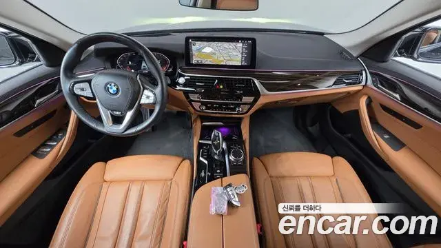BMW 5 Series 2022 — Photo 12/20