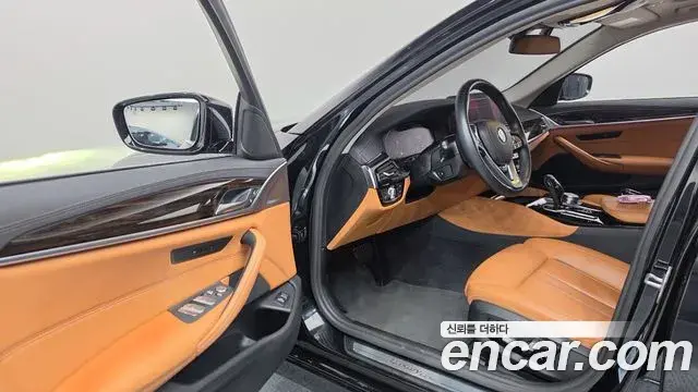 BMW 5 Series 2022 — Photo 11/20