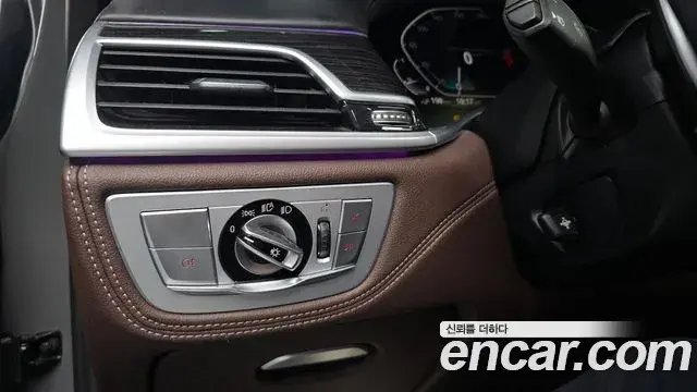 BMW 7 Series 2021 — Photo 22/36