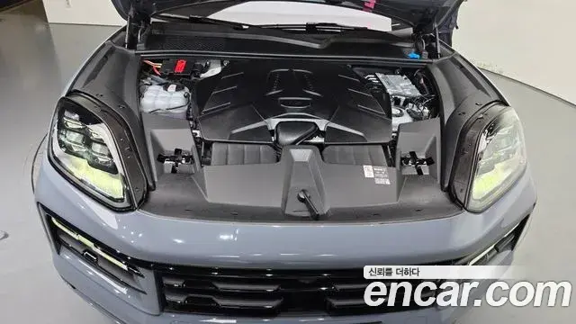 Porsche Cayenne 2025 — Photo 16/20