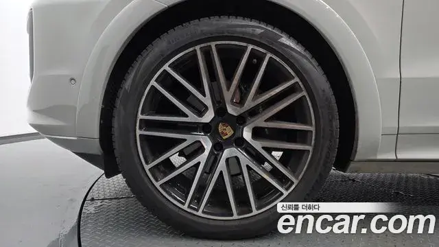Porsche Cayenne 2024 — ფოტო 2/41