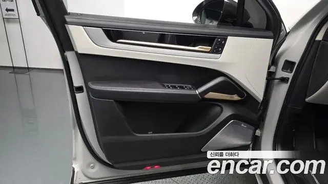 Porsche Cayenne 2024 — ფოტო 8/41