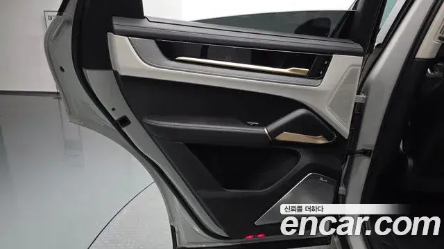 Porsche Cayenne 2024 — ფოტო 24/41