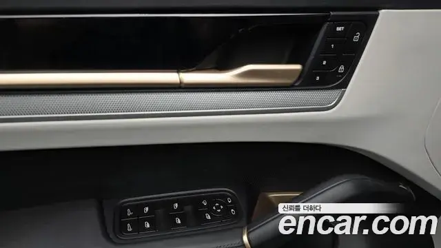 Porsche Cayenne 2024 — ფოტო 9/41