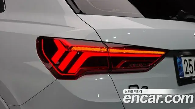 Audi Q3 2023 — Şəkil 22/36