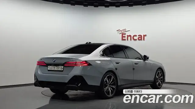 BMW 5 Series 2023 — Şəkil 15/39