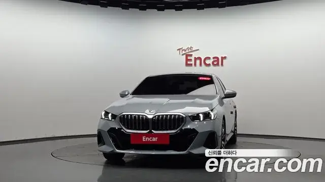 BMW 5 Series 2023 — Şəkil 8/39