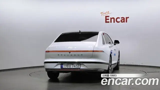 Hyundai Grandeur Hybrid 2024 — ფოტო 8/20