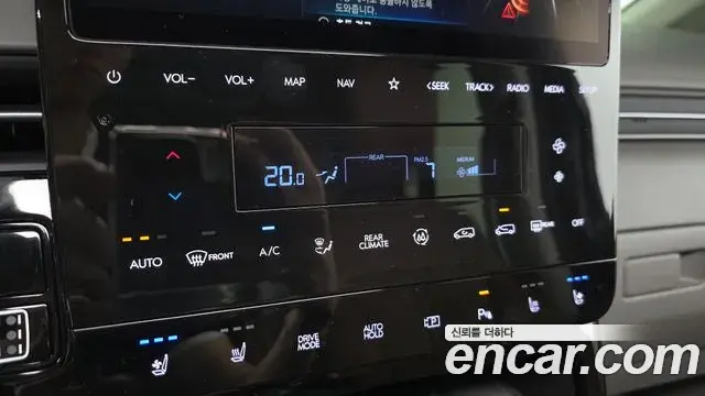 Hyundai Staria 2022 — Photo 15/20