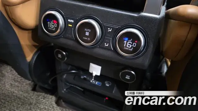Land Rover Discovery 5 2019 — Şəkil 18/20