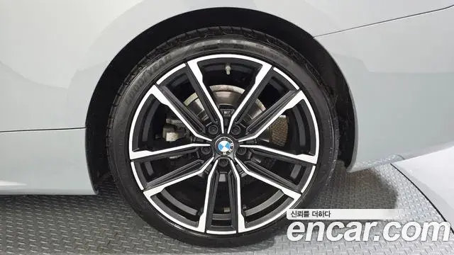 BMW 4 Series 2023 — ფოტო 17/33