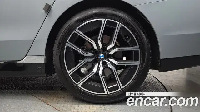 BMW 7 Series 2025 — Photo 10/37