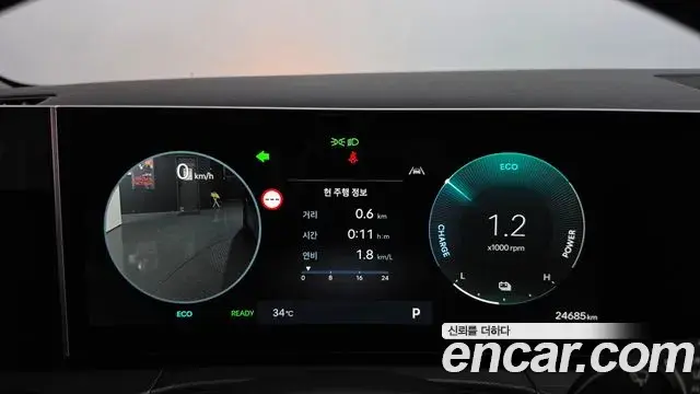 Hyundai Santa Fe 2025 — Photo 10/34