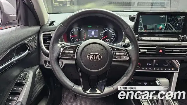Kia Seltos 2020 — Фото 13/20