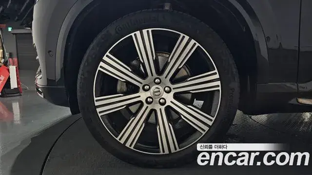 Volvo XC90 2022 — Şəkil 31/39