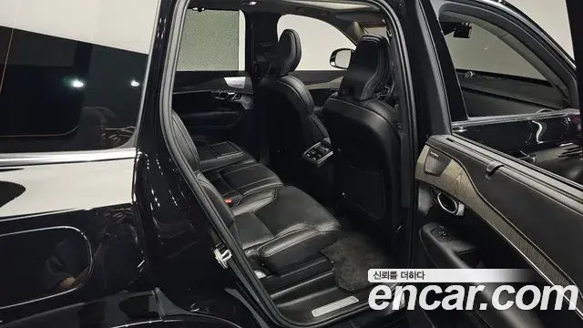 Volvo XC90 2022 — Şəkil 32/39