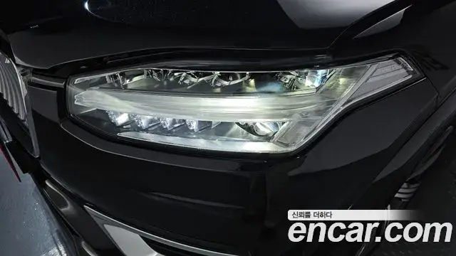 Volvo XC90 2022 — Şəkil 9/39