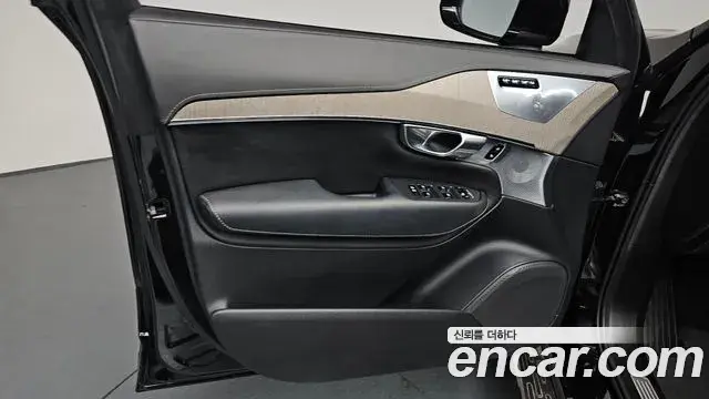 Volvo XC90 2022 — Şəkil 23/39