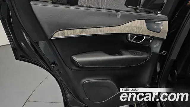 Volvo XC90 2022 — Şəkil 19/39