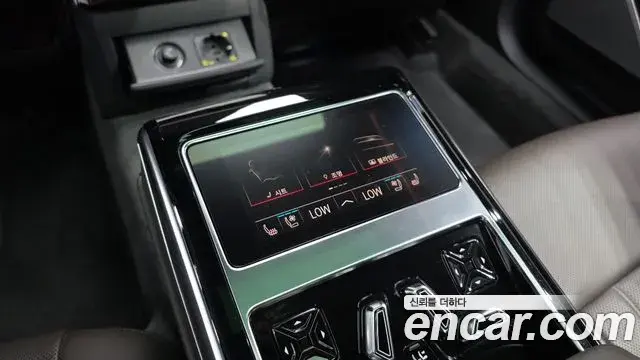 Audi A8 2023 — Photo 12/20