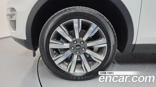 Land Rover Discovery Sport 2018 — Şəkil 25/30
