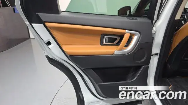 Land Rover Discovery Sport 2018 — Şəkil 24/30