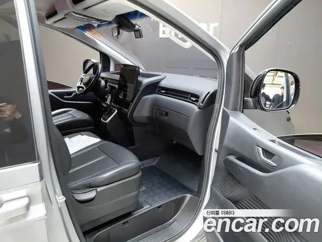 Hyundai Staria 2021 — Photo 5/31
