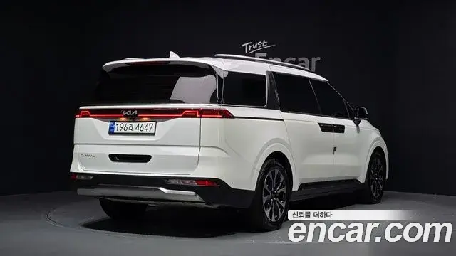 Kia Carnival 2023 — Фото 2/20