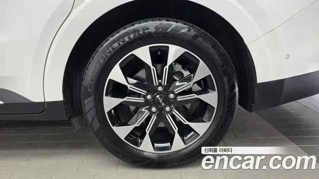 Kia Carnival 2023 — Şəkil 31/34