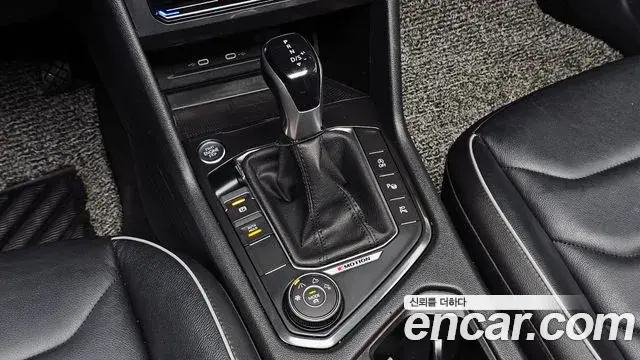 Volkswagen Tiguan 2023 — Şəkil 29/33