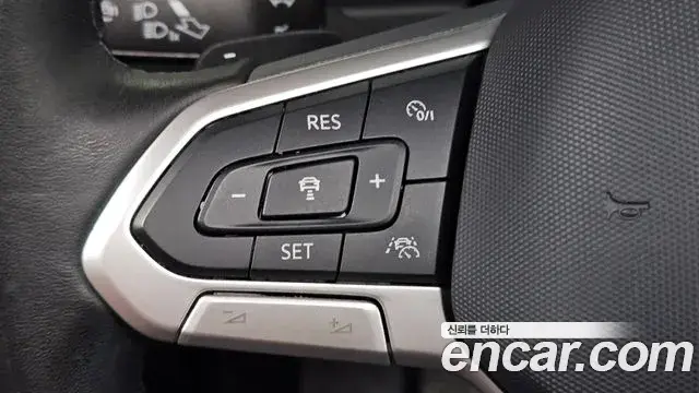 Volkswagen Tiguan 2023 — Şəkil 28/33