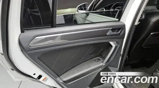 Volkswagen Tiguan 2023 — Şəkil 32/33
