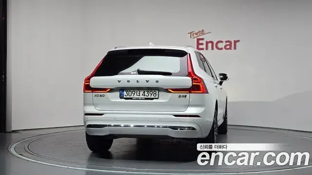 Volvo XC60 2023 — Фото 4/20