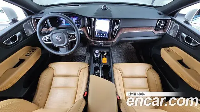 Volvo XC60 2023 — Фото 7/20