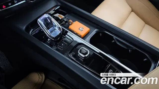 Volvo XC60 2023 — Фото 9/20