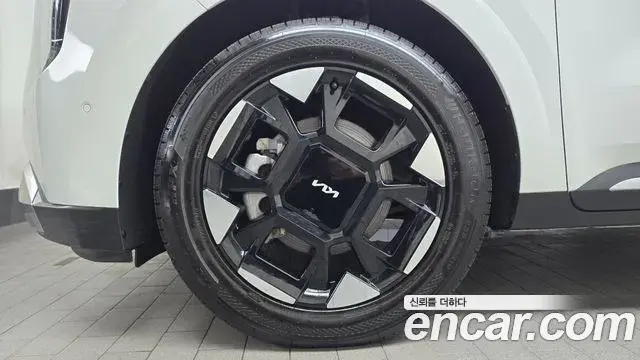 Kia Carnival 2024 — ფოტო 7/39