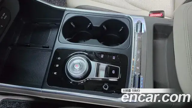 Kia Carnival 2024 — ფოტო 28/39