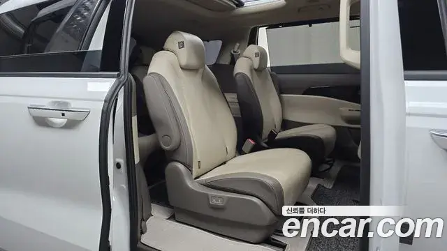 Kia Carnival 2024 — ფოტო 22/39