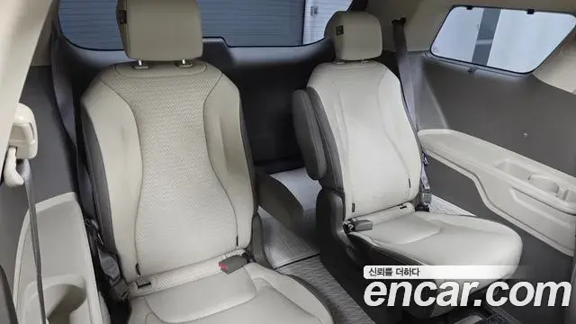 Kia Carnival 2024 — ფოტო 35/39