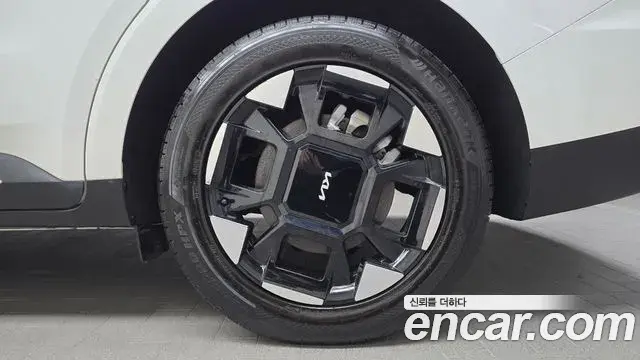 Kia Carnival 2024 — ფოტო 26/39