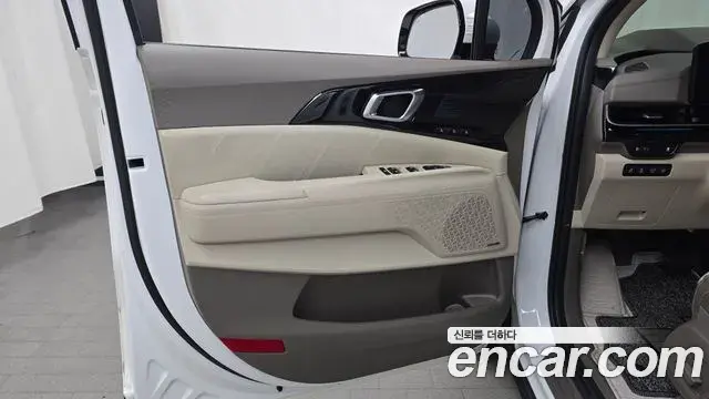Kia Carnival 2024 — ფოტო 27/39