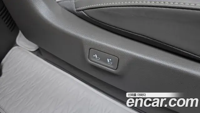 Kia Carnival 2024 — ფოტო 31/39