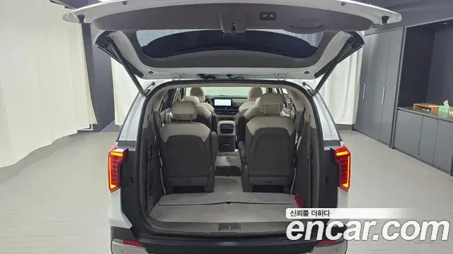 Kia Carnival 2024 — ფოტო 20/39
