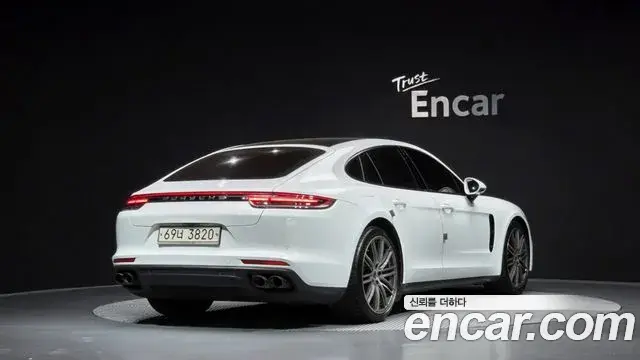 Porsche Panamera 2018 — Фото 2/20