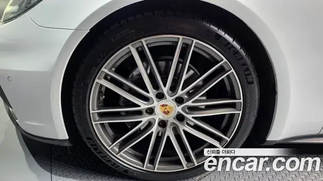 Porsche Panamera 2018 — Фото 5/20