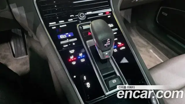 Porsche Panamera 2018 — Фото 9/20